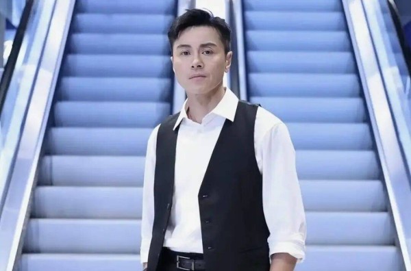 恭喜！香港知名男星和妻子结婚20周年，曾患免疫系统疾病险死