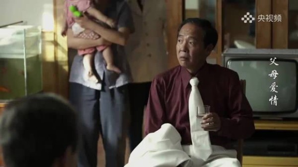 父母爱情：安杰和帅老头跳舞比赛得第一，亚菲高兴请吃饭，德福拒绝！