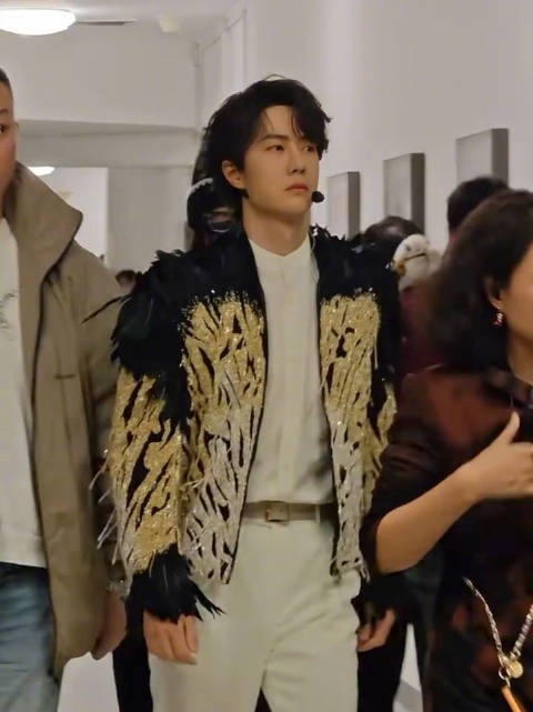 王一博春晚高清路透，好直观的帅气！