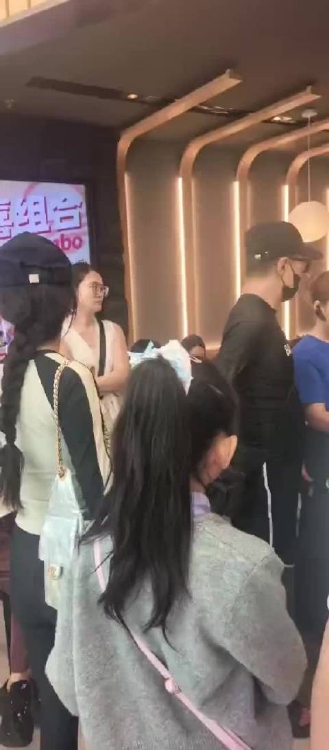 三亚偶遇汪峰和森林北，森林北还带着女儿！