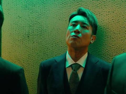 黑老大每次住酒店都会开20间房，然后随意抽出一张房卡入住