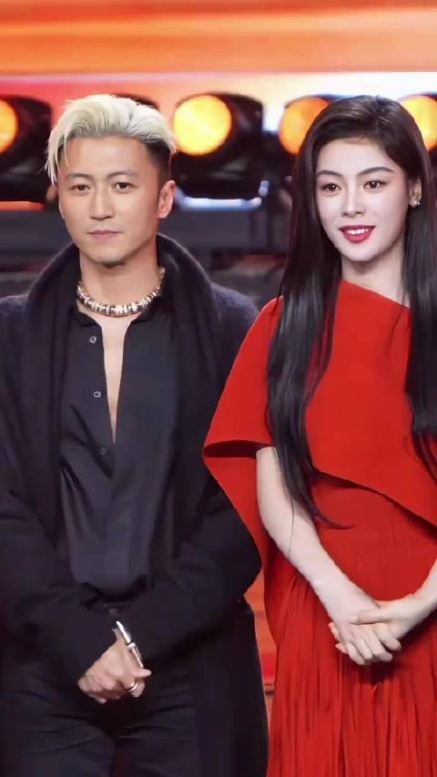 谢霆锋旁边的这个女人是谁呀,好漂亮