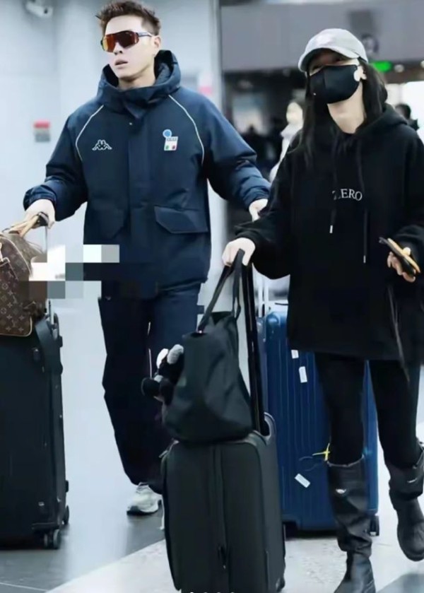 吴谨言夫妇三亚过年，俩人一起冲浪，洪尧生图身材一般不像有182