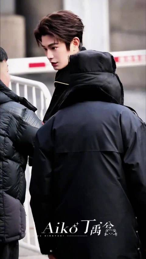 丁禹兮春晚上班！皮衣好帅气！今晚见！