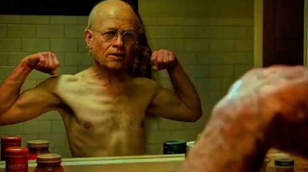 男孩生下来就是个小老头，越长大越年轻