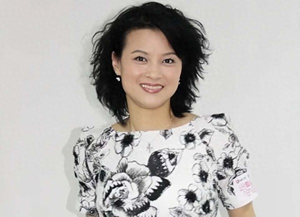 恭喜！香港知名演员迎来黄昏恋，公开男友正脸照，对再婚充满憧憬