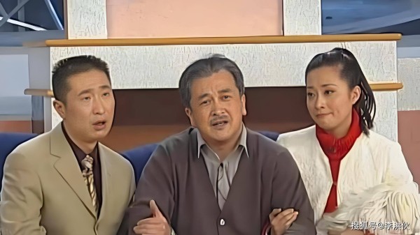 2001年春晚幕后,为给新人留出登台时间,赵本山《卖拐》极速赶场