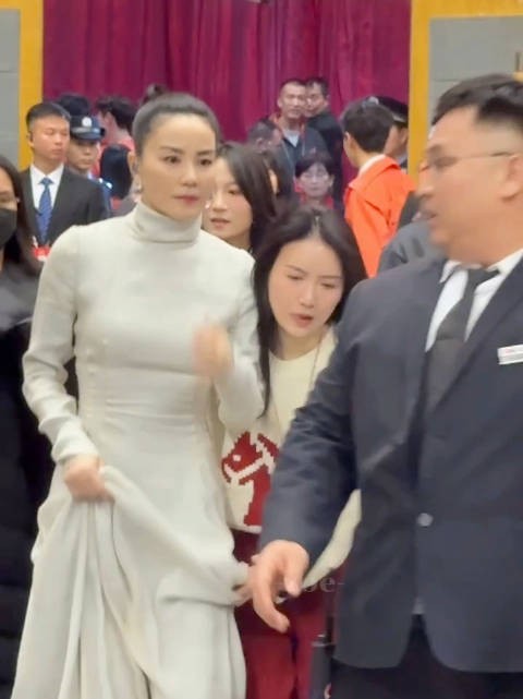 王菲春晚下班！巨星不停留！