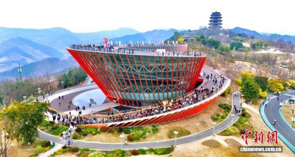 （新春走基层）大年初一迎新春 成都这场长龙宴欢喜开席