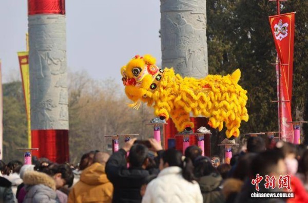 河南三门峡：新春庙会人气旺