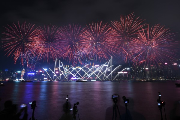 香港：烟花汇演庆新春