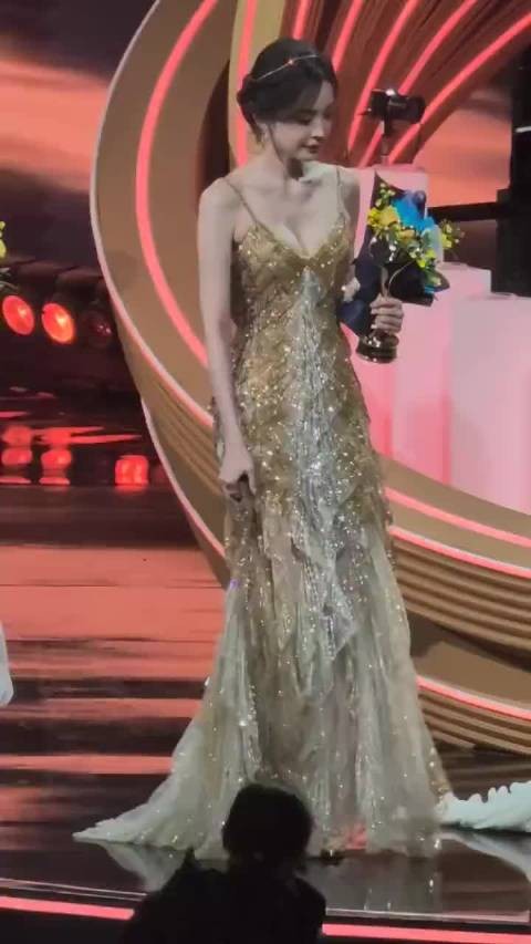 教科书级试的优雅摔 ，是我早趴下了