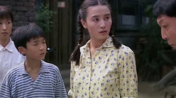 《风车》剧组李晨宋佳等院内发现神秘宝贝