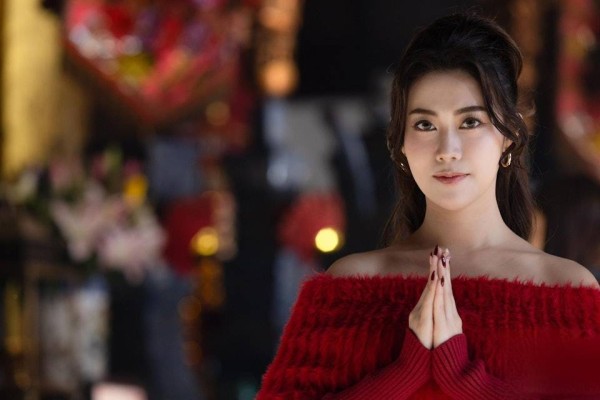 TVB落选港姐抽中43万大奖，止步十强仍顺利签约，哭诉遭亲友暗讽贪慕虚荣