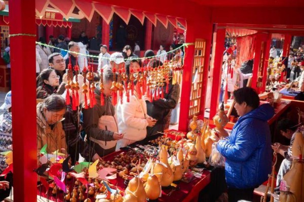 看北京｜打卡北京东岳庙庙会，古建庙宇年味足