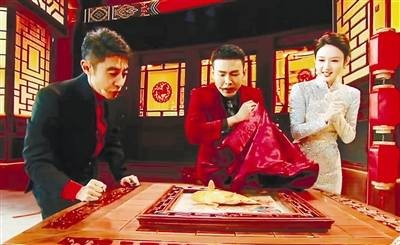 央视春晚与非遗春晚连连贡献魔术“名场面” 邓男子：被天津非遗“种草”了