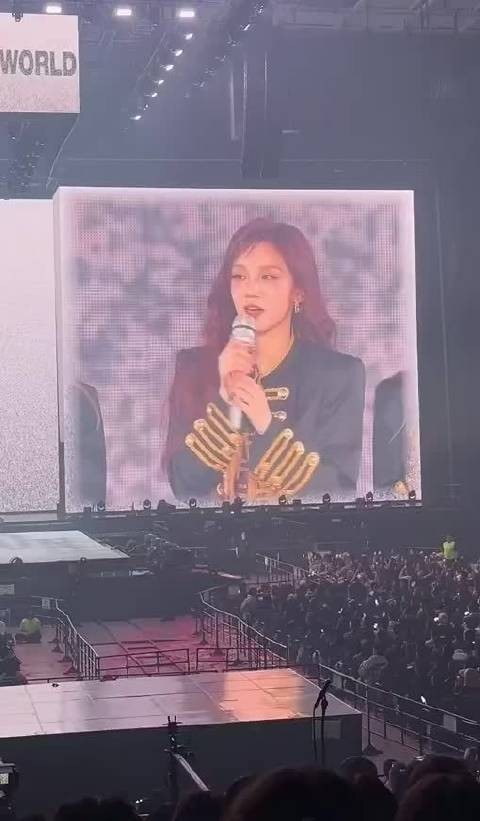 宋雨琦用中文介绍跑男团：我们跑男的家人们