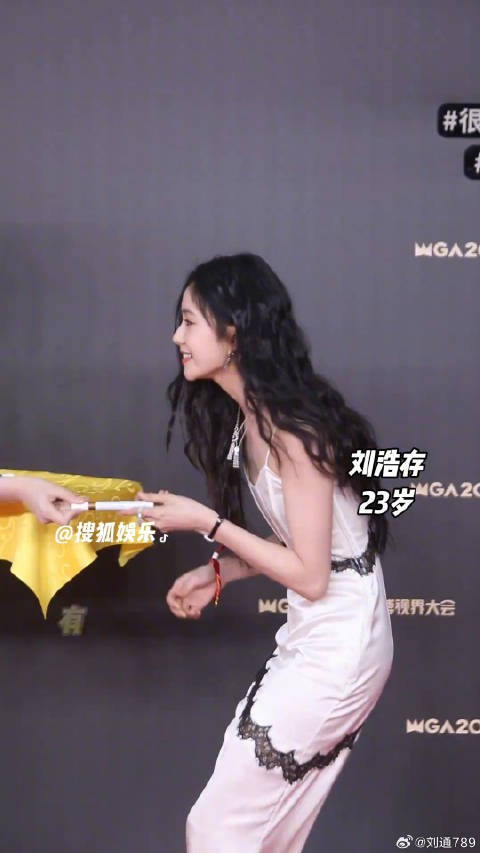 刘浩存好美丽的小女孩