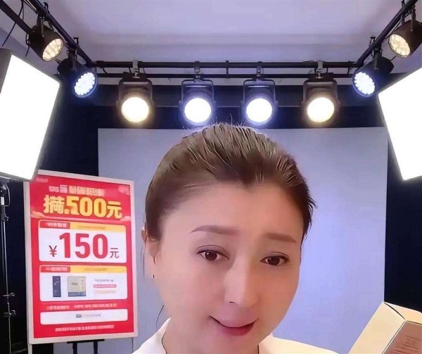 闫学晶年入百万哭穷引群嘲?酸黄瓜文学凭啥成2026开年第一梗