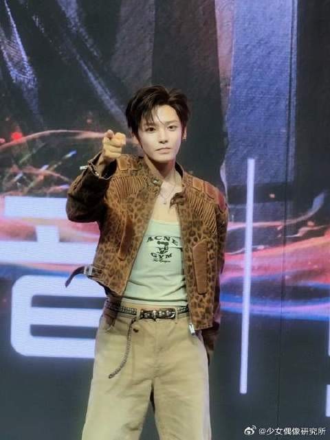 也是看上侯明昊跳舞了，这谁能不心动啊