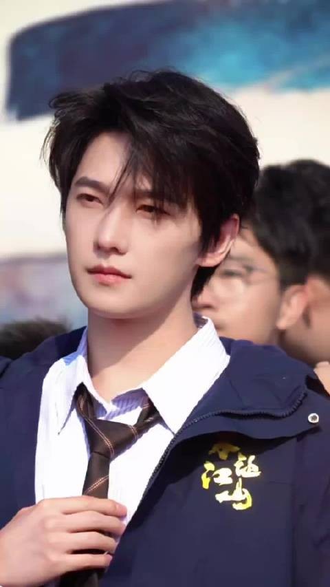 杨洋《不让江山》开机大吉!拍摄顺利 这颜值也太帅了吧!