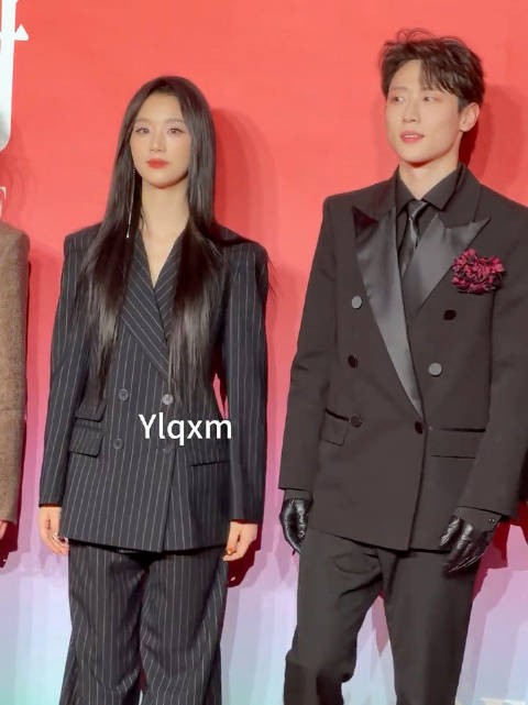 谁和我一样看出一脸银笑了