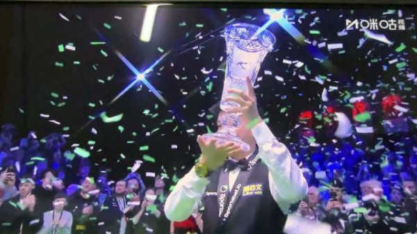 赵公子捧杯时刻还是没看过瘾, 咪咕直播就戛然而止了 有点扫兴啊