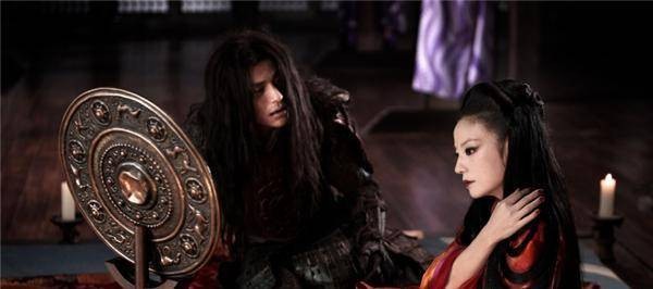 清朝画师画了幅女鬼图,放大后才她在做什么?你敢细看吗?