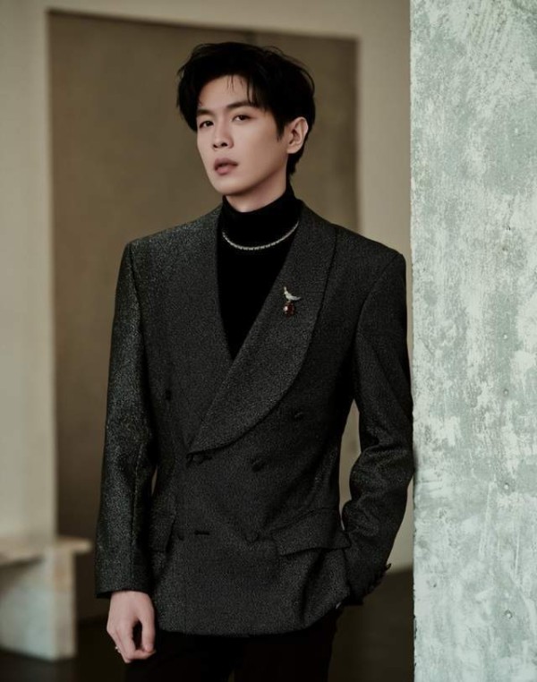 唐艺昕母女飞上海与张若昀团圆，女儿正脸曝光，很可爱但不像爸妈