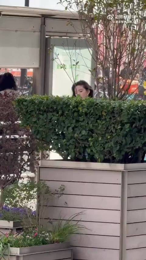 走路劲儿劲儿的好喜欢……不仅颜值高走路也好好看 走路粉太爽了吧 cr.logo