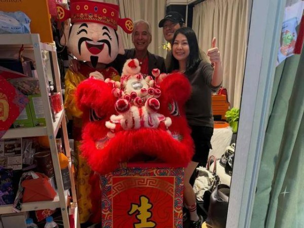 TVB前男星罕见与太太放闪，出十万给爱妻开店，曾陷婚变风波