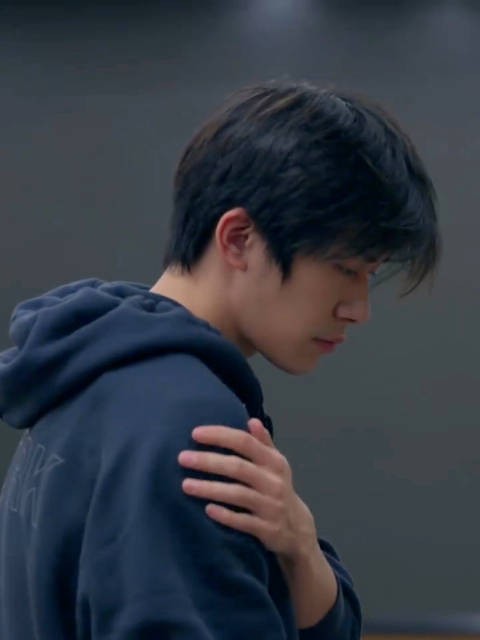 易烊千玺素颜排练