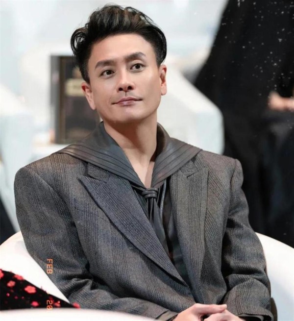 周润发、苗侨伟、吴卓羲、黄宗泽、佘诗曼聚餐，网友：就差个林峰