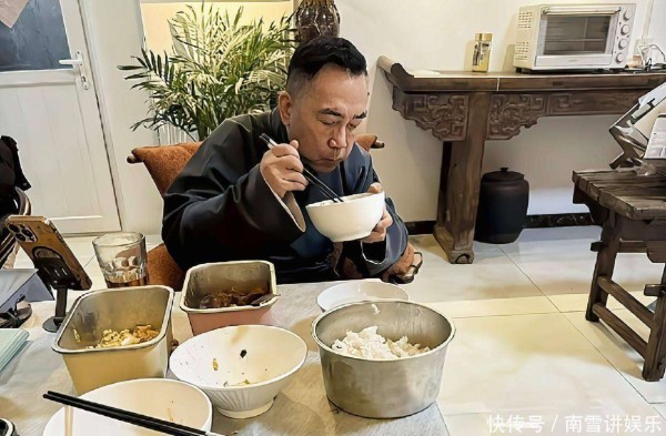 难怪杨议最近不直播了，春节相声园子爆满饭都顾不上吃