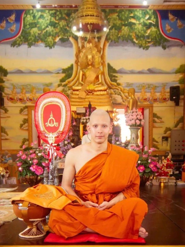 泰国男模出家做和尚!