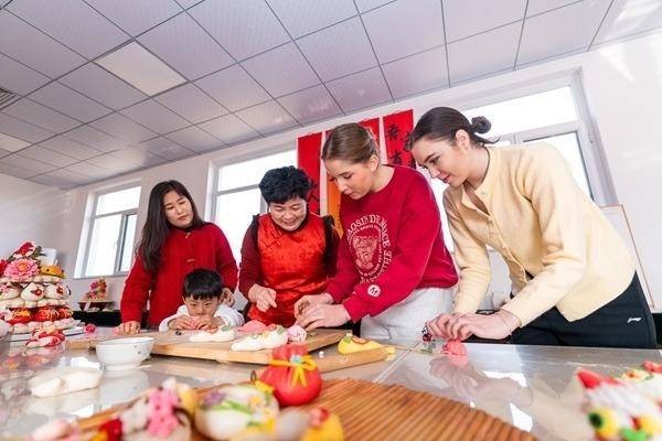 从舟山到烟台 外国青年赴一场胶东年味之约