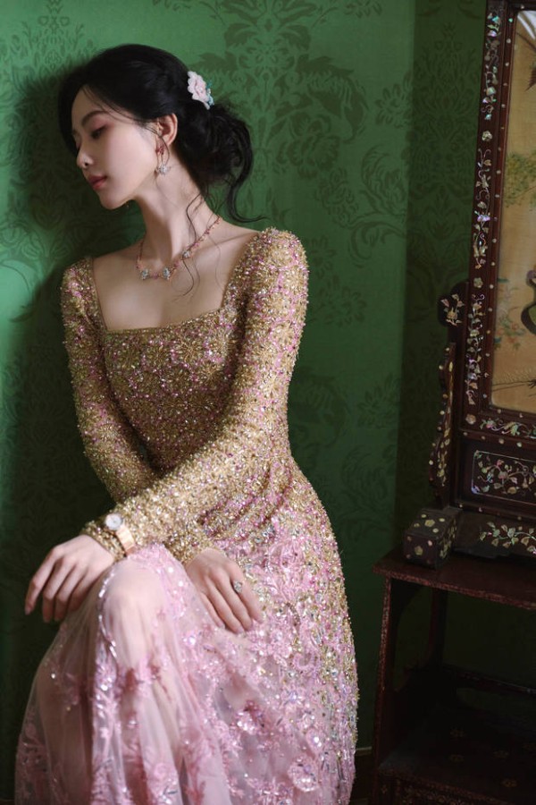 刘诗诗性感撩人。