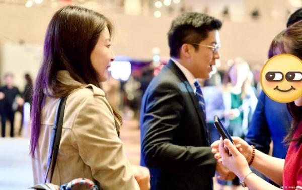 郭晶晶随霍启刚现身香港艺术节，夫唱妇随温柔得体，尽显恩爱幸福