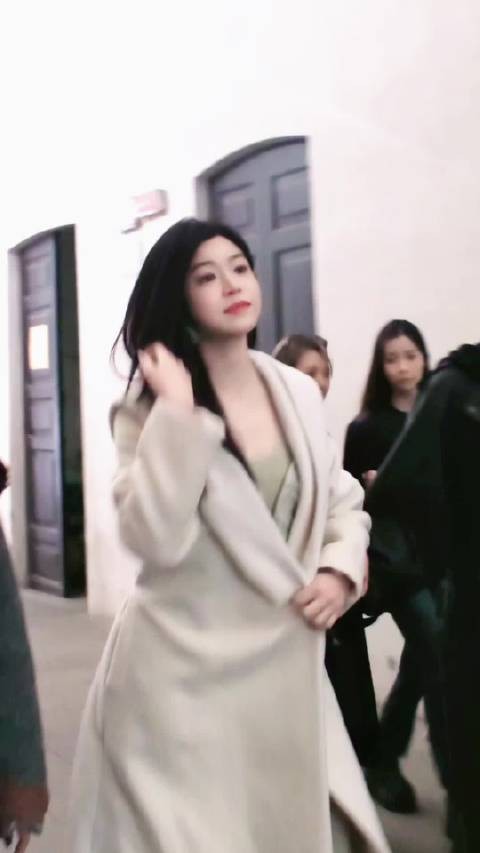 仿佛你只需静静看我一眼 就能够解读我爱你这弱点 @陳妍希michelle 陈妍希