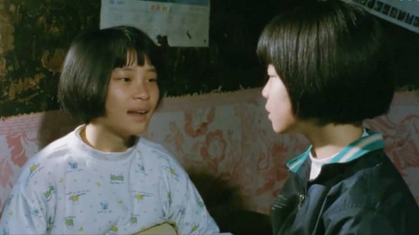 同一张“脸”不同命运!妹妹穿校服上学,姐姐却在捡破烂!