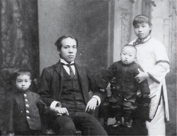 徐志摩的一首肉麻情诗，被多所大学选入教材，很多老师不敢细讲