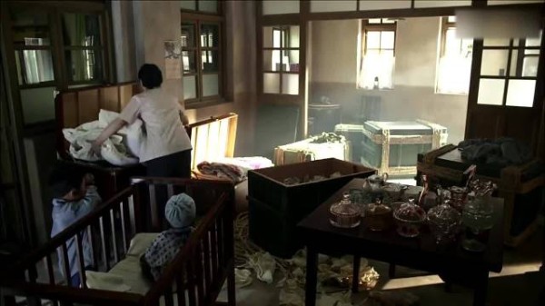 父母爱情：安杰习惯精致，随军杯子都拿了几种，却被迫过农村生活！