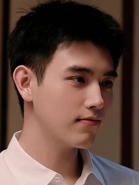 陈飞宇新剧《纯真年代》热播，配角王天辰意外出圈