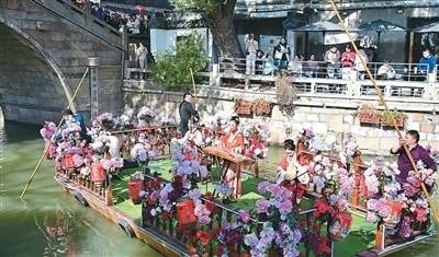 古城迎客 欢度新年