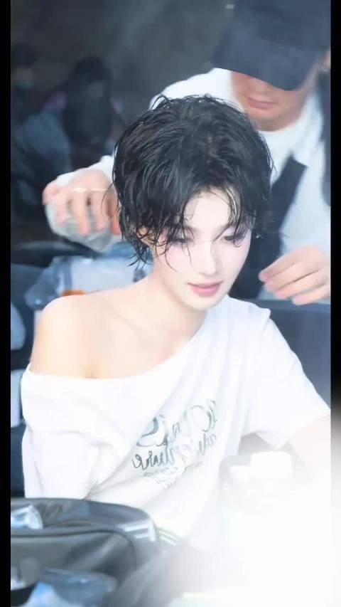 这是短发的卢昱晓?可塑性太强了吧