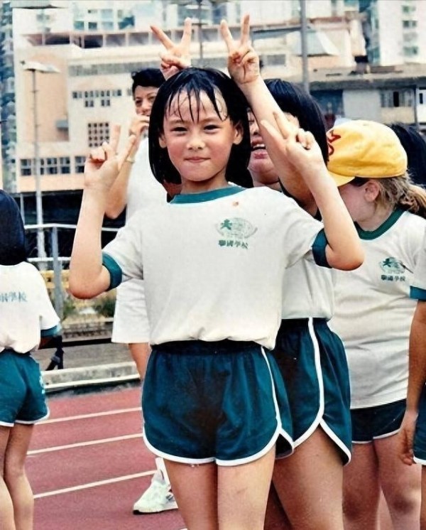 李泽楷没想到，为他连生三子没名分的梁洛施，如今竟会跟他恋爱