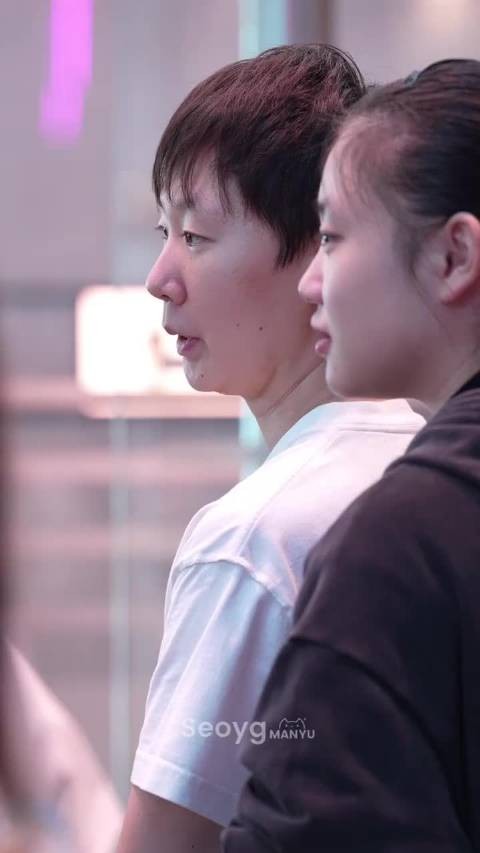 “水不能带～”那我再喝点 王曼昱