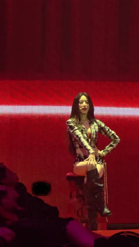 开挂的叶舒华真的是太养眼了,真佩服她瘦成一道闪电了