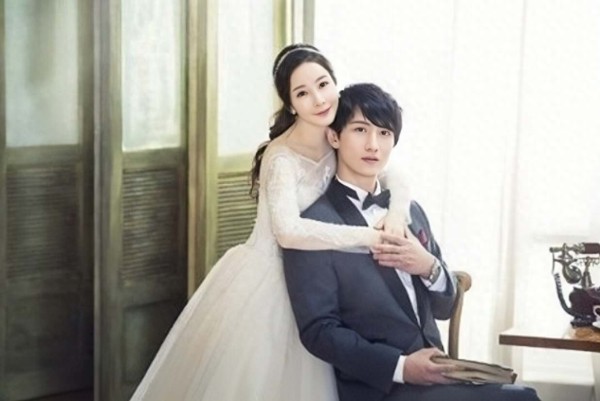 突发!香港知名男星再度离婚,半夜赤裸上门骚扰女团成员