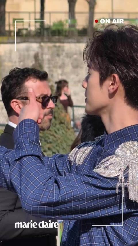 李昀锐亮相Dior秀场生图释出